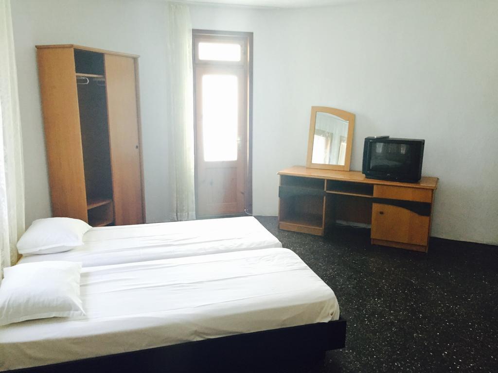 Petrovi Guest House Обзор Номер фото