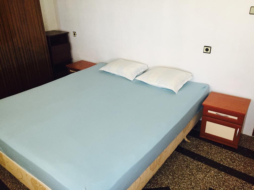 Petrovi Guest House Обзор Номер фото
