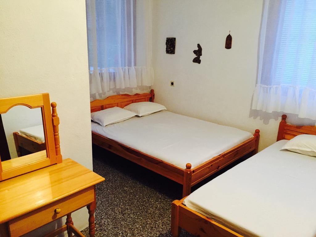 Petrovi Guest House Обзор Номер фото