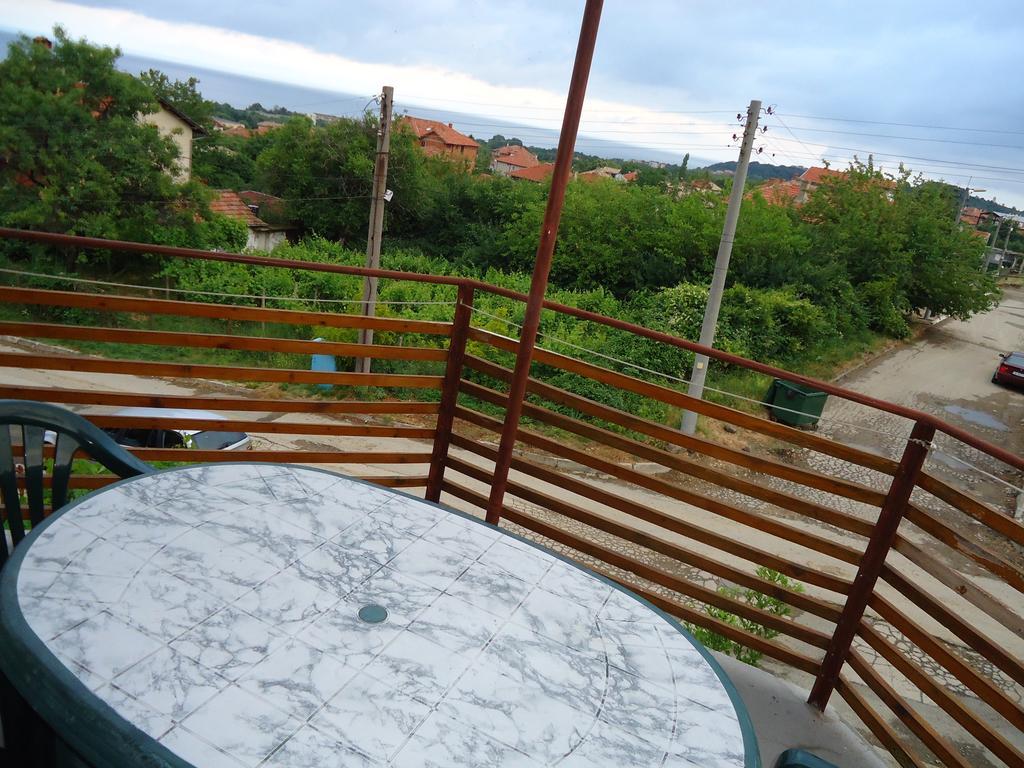 Petrovi Guest House Обзор Номер фото