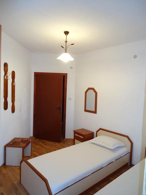 Petrovi Guest House Обзор Номер фото